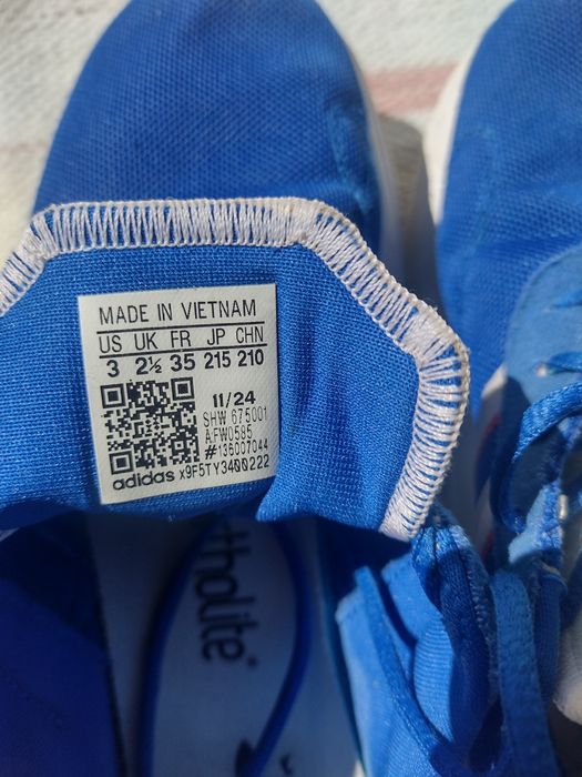 Маратонки Adidas номер 35