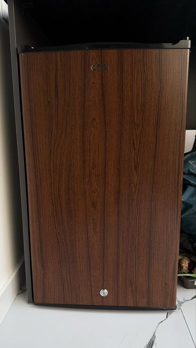 холодильник маленький, в идеальном состоянии, не пользовались