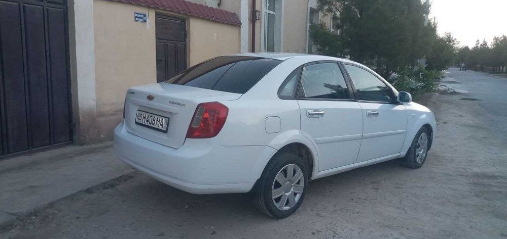 Lacetti 1.8 sotiladi, ishlab chiqarilgan yili 2011.