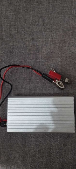 Инвертор Power Inverter 600 W, 12 V към 220 V