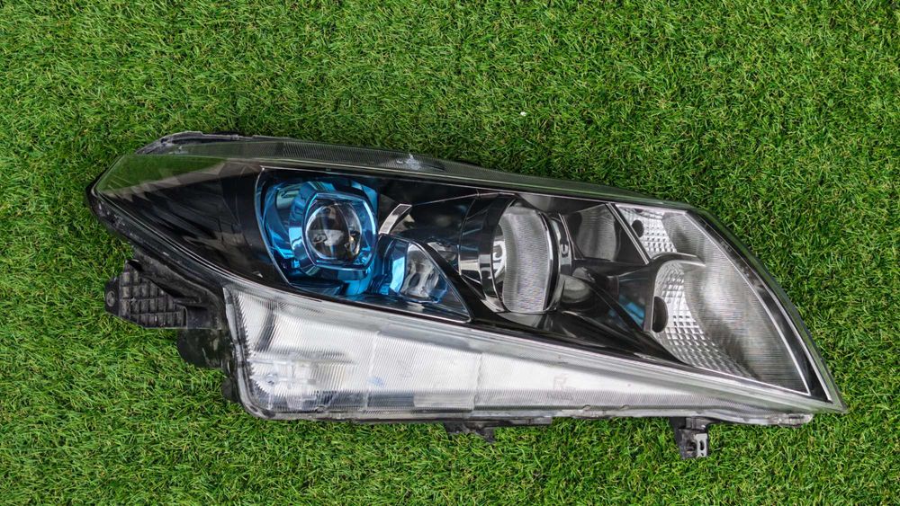 Десен фар за Suzuki Vitara LED / Сузуки Витара ЛЕД