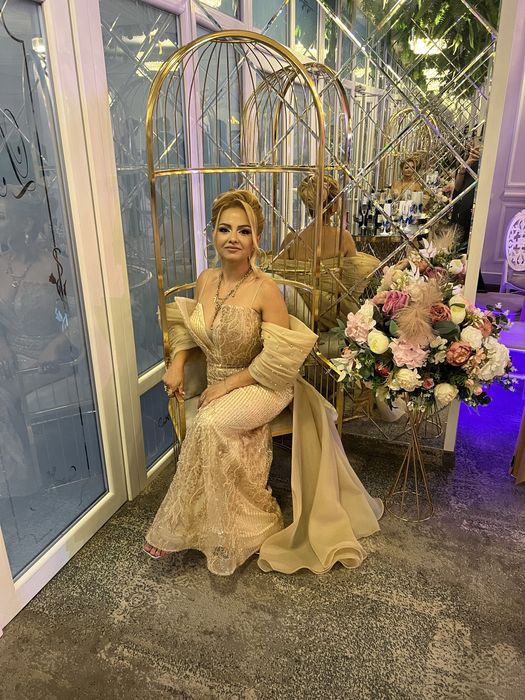 Rochie eleganta cu trena