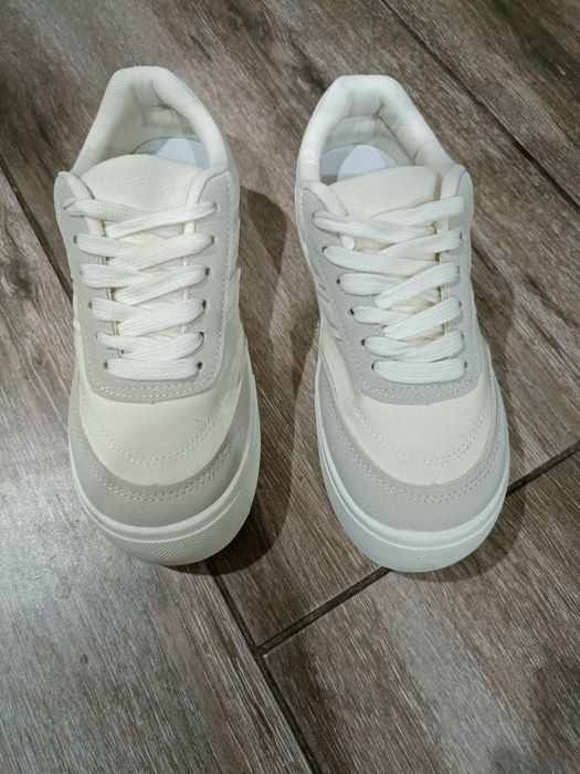 Продам  кроссовки