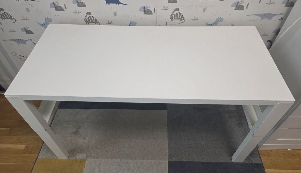 бюро IKEA Pahl 128см/58см