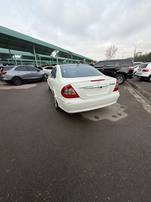 Mercedes benz 211 E200