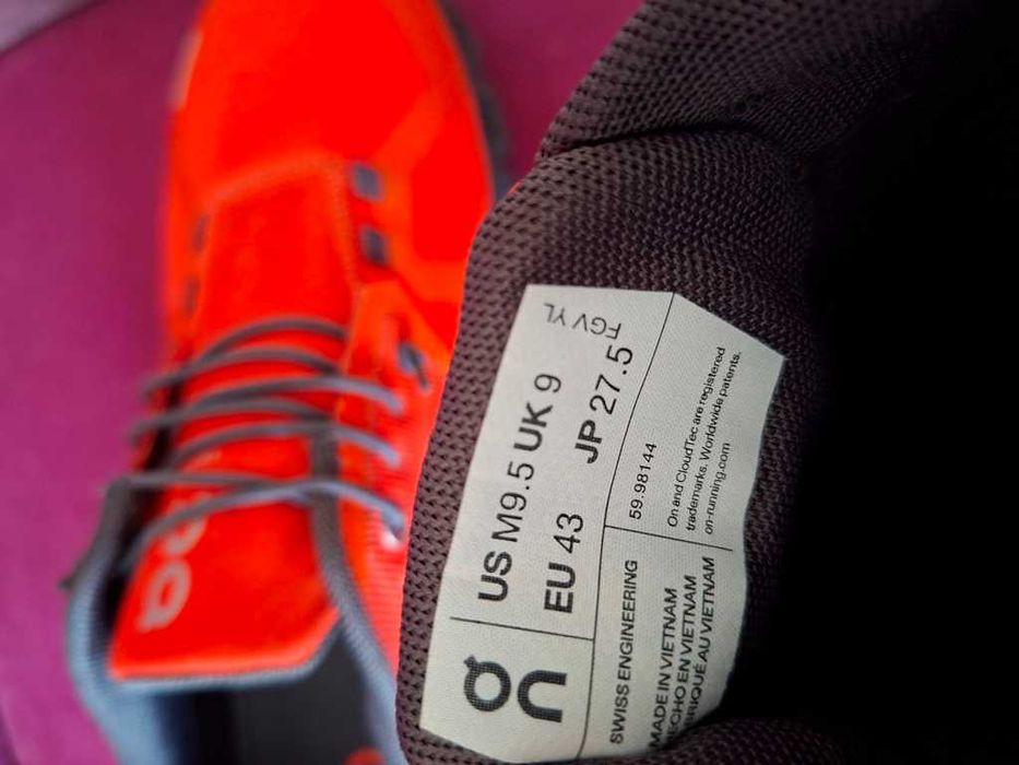 Adidasi On running Cloud 5 Waterproof Flame eclipse, marimea 43