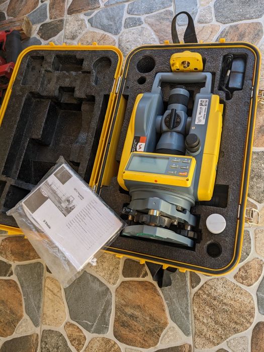 SPECTRA PRECISION DET-2 laser  complet 
Precizie de 2", cu rezoluție d