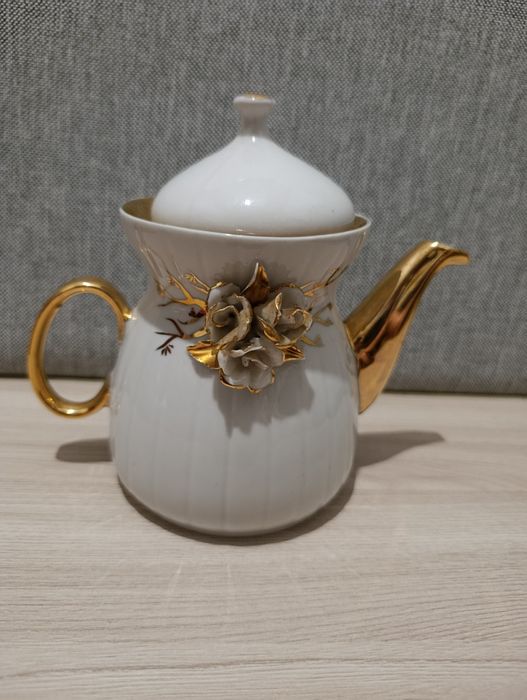 Продам,сервизы и прочее район Кск