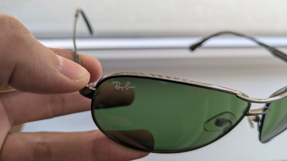 Очки RayBan зеленые.