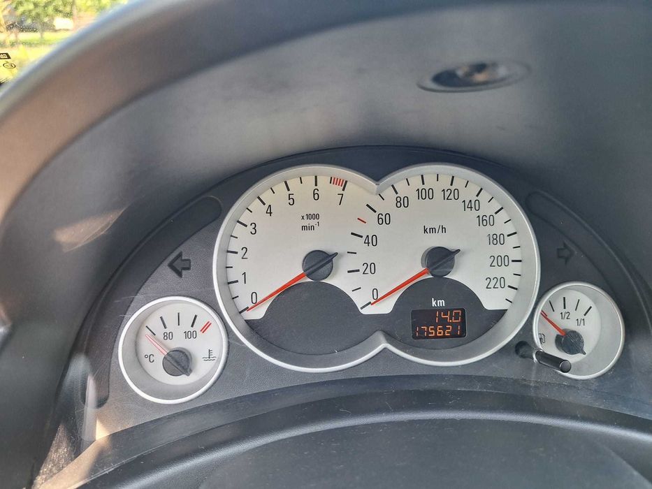 Opel Corsa 1.0 2006 Climatronic Cutie Manuala Faruri Noi Jante Aliaj Vara+Tabla de Iarna 175.000km