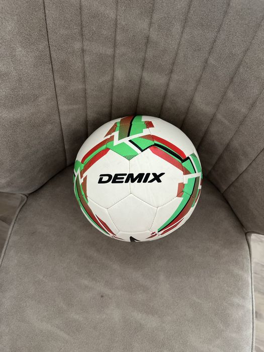Футбольный мяч Demix