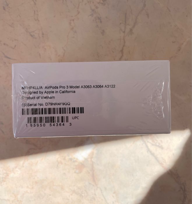 ПРОДАВАМ неотваряни Airpods pro 3