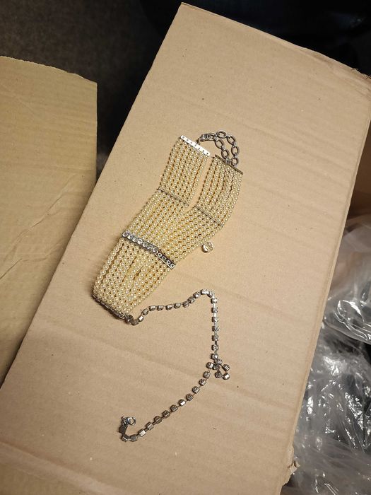 Платове, кожи, ципове, готови шаблони, аксесоари и др.