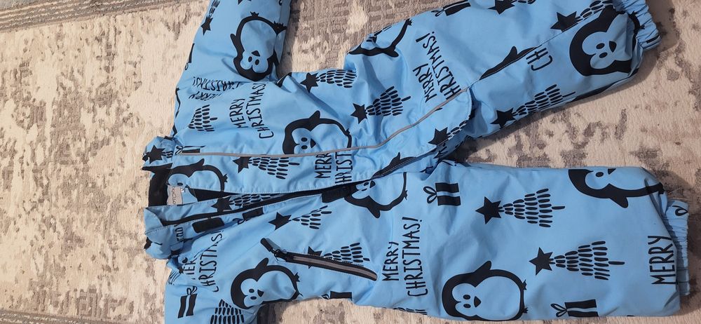 Комбинезон для малышей в отличном состояний