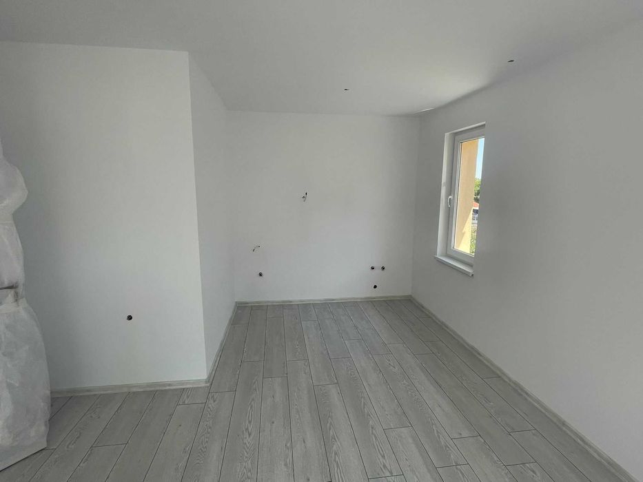 Продава се Етаж от къща в Добрич, Христо Ботев - 89 кв.м за 665 €/кв.м - Снимка #4