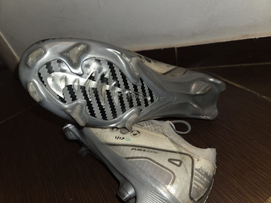 Vand ghete fotbal Nike Air zoom