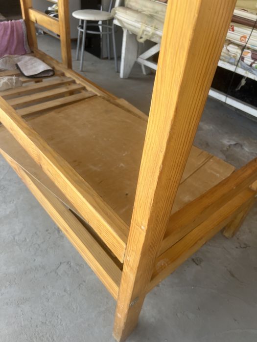 Деревянный двухъярусная кровать