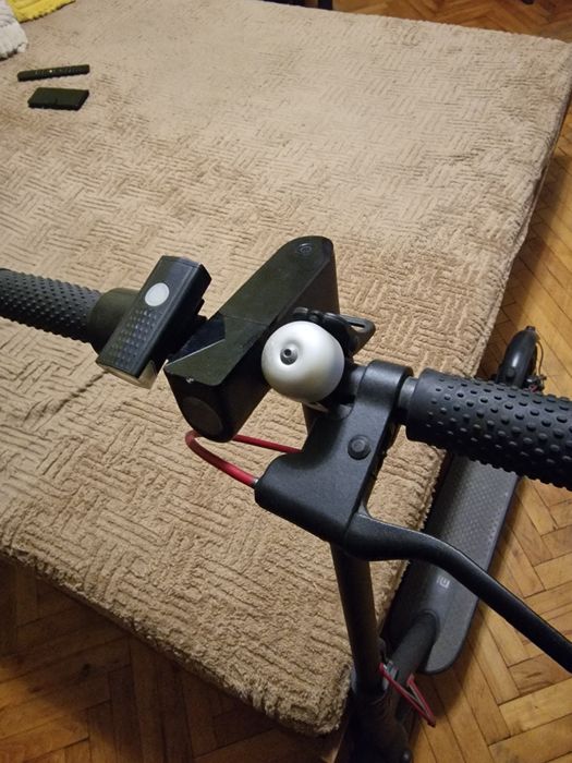 Xiaomi Mi M365 тротинетка с малък проблем.