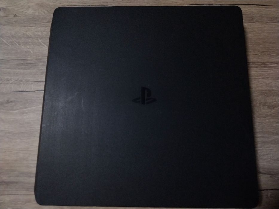 Ps4 slim 512GB с 3 игри!