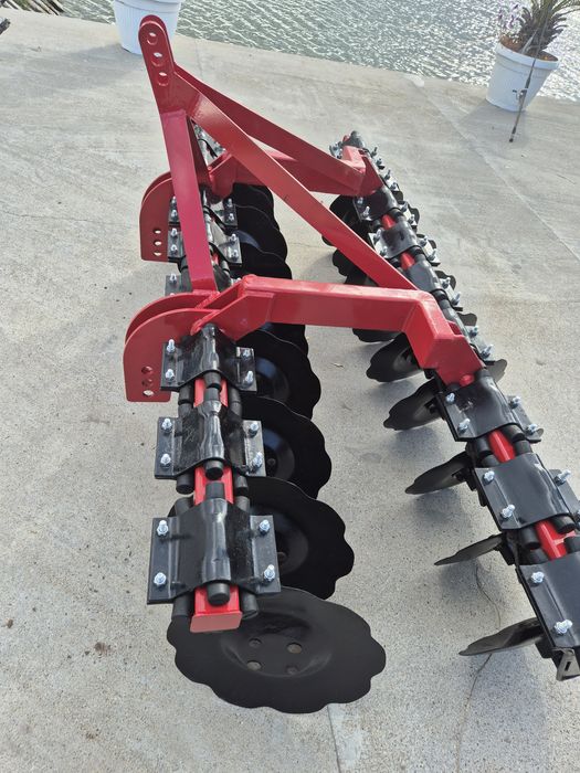 Продавам Дискова брана 2.2м за трактор 50 до 80 к напълно  отслужена