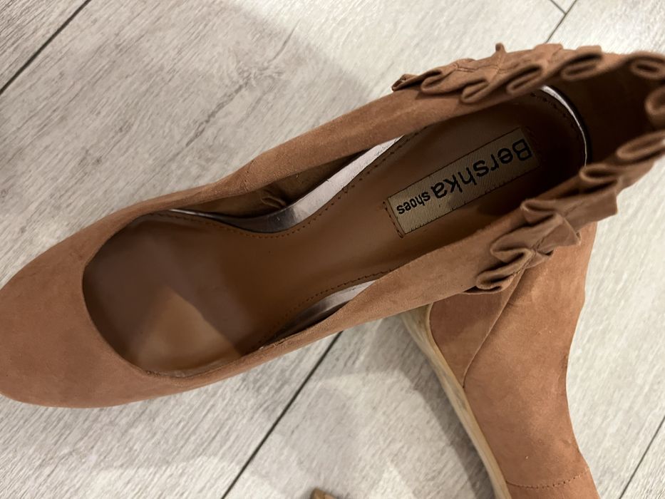 2 perechi Pantofi bershka marimea 37