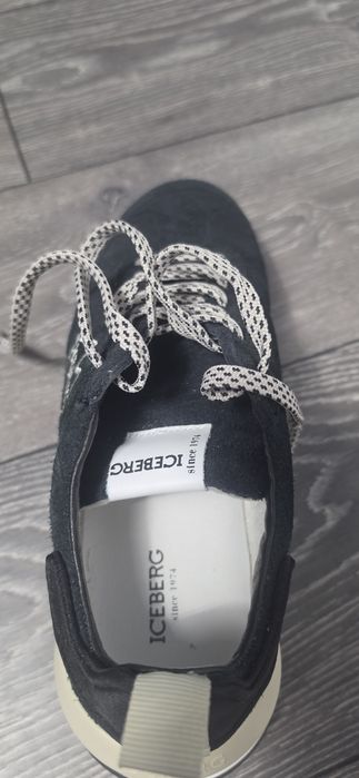 Adidasi Iceberg .