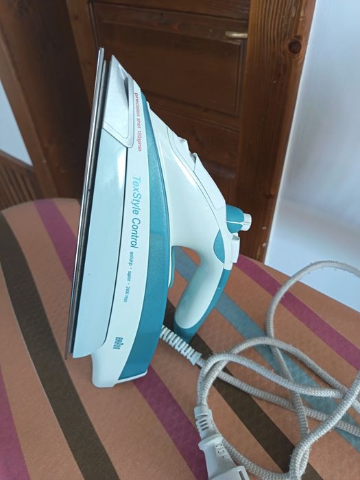 Fier de calcat Braun