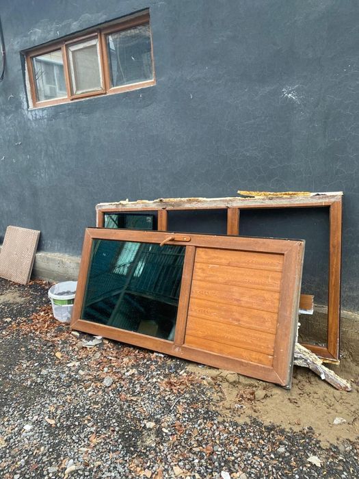 Продам пластиковый дверь окно