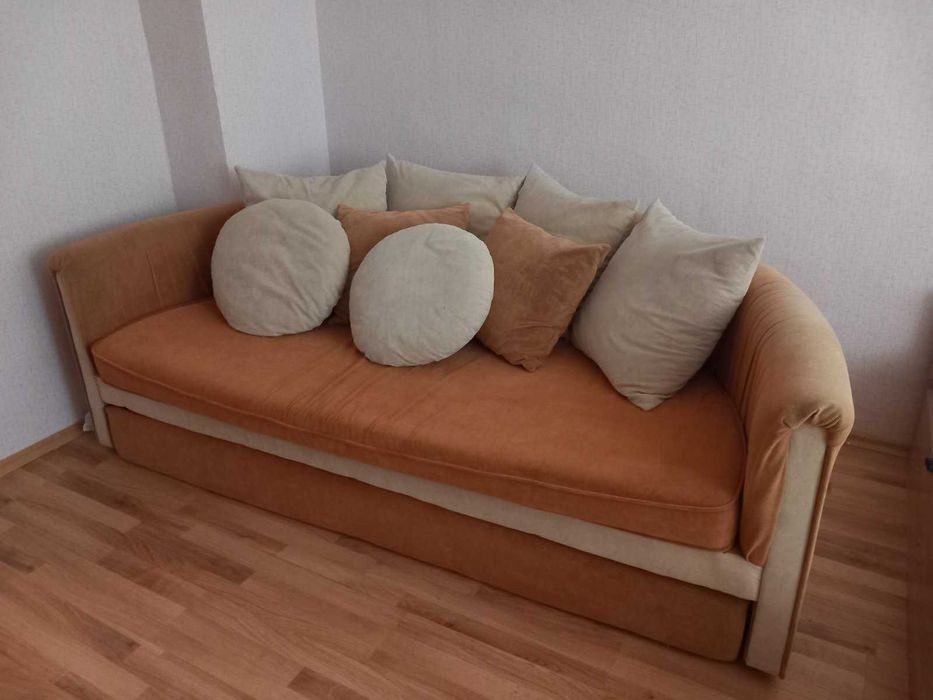 Разтегателен кръгъл диван с 2 фотьоила