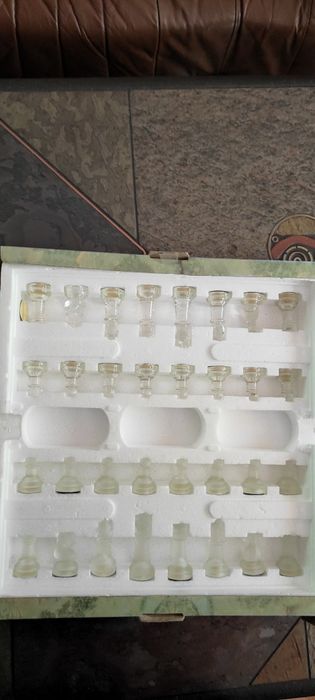 Шахмат от гравирано стъкло