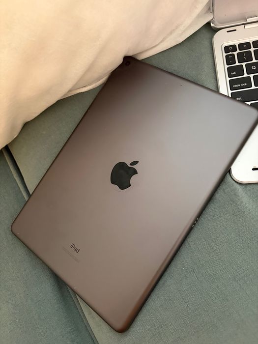 Tabletă iPad seria 8