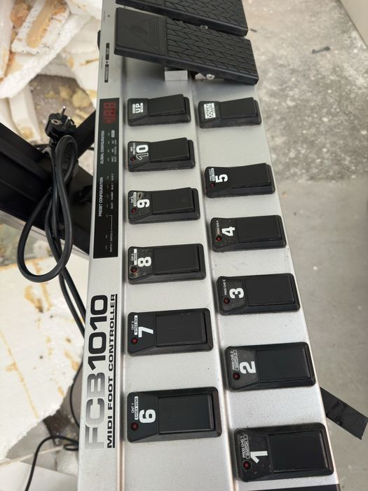 Pedala Behringer FCB 1010