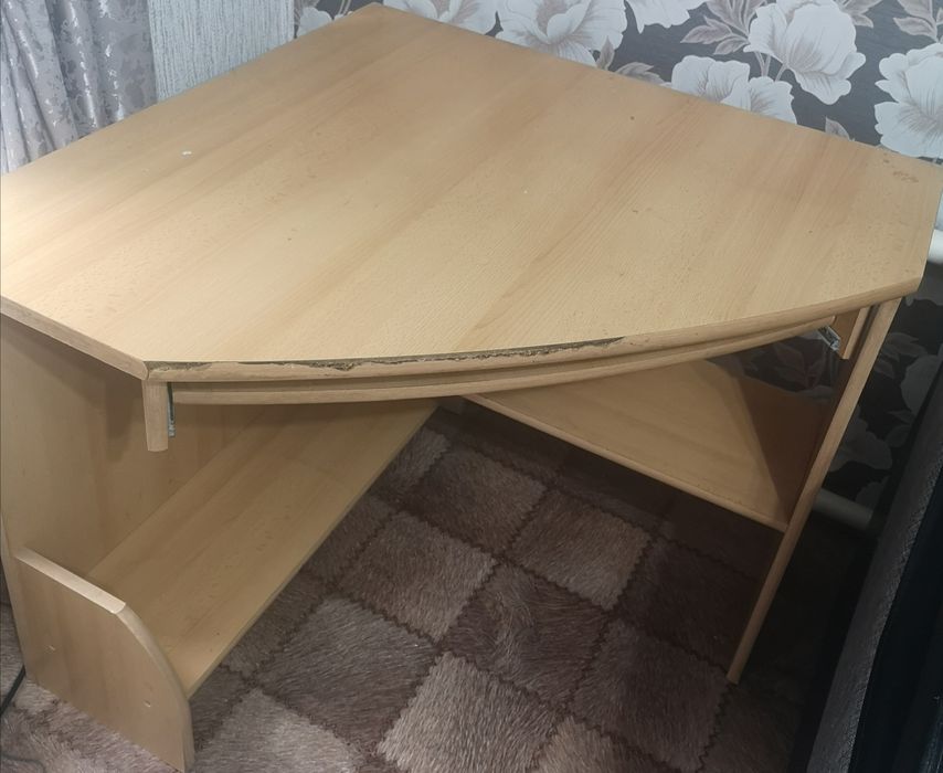 Продам компьютерный стол б/у