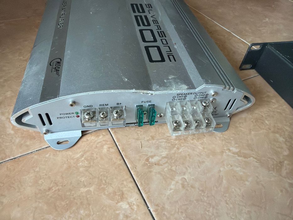 Amplificator audio pentru masina 2200wati