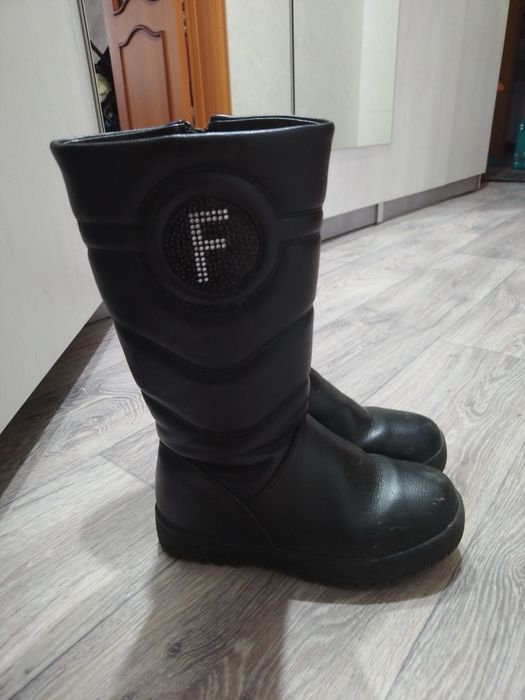 Отдам за шоколадку