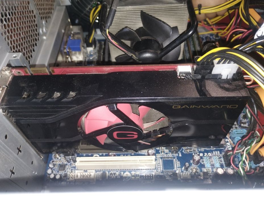 Vând unitate pc gaming low-medium