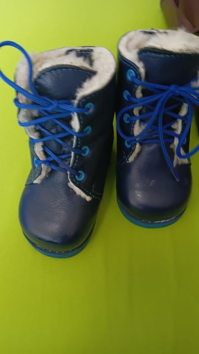 Продам зимный детский обувь  .