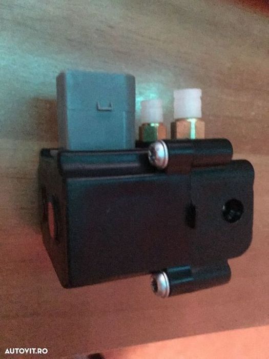 Perna aer bloc valve BMW X5, X6, f11,f15 F07GT Produse NOI
