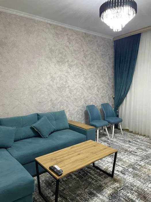 Сдаётся срочно 2 комнатная квартира на метро Новза