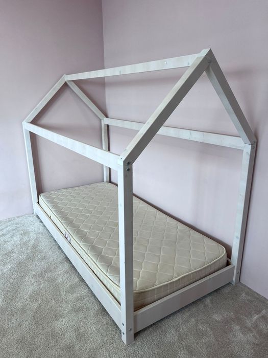 Pat din lemn pentru copii