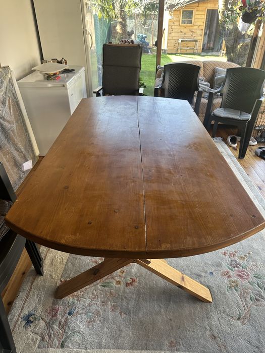 Маса от масивно дърво