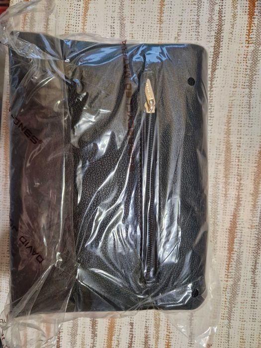 Нова чанта Дейвид Джоунс