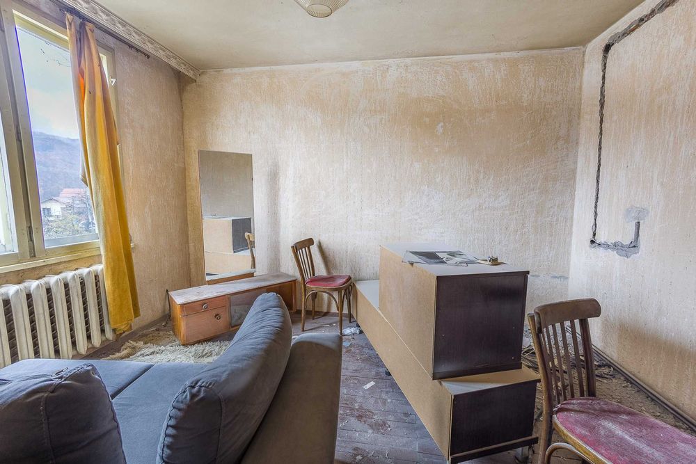 Продава се 2-етажна къща в гр. Своге