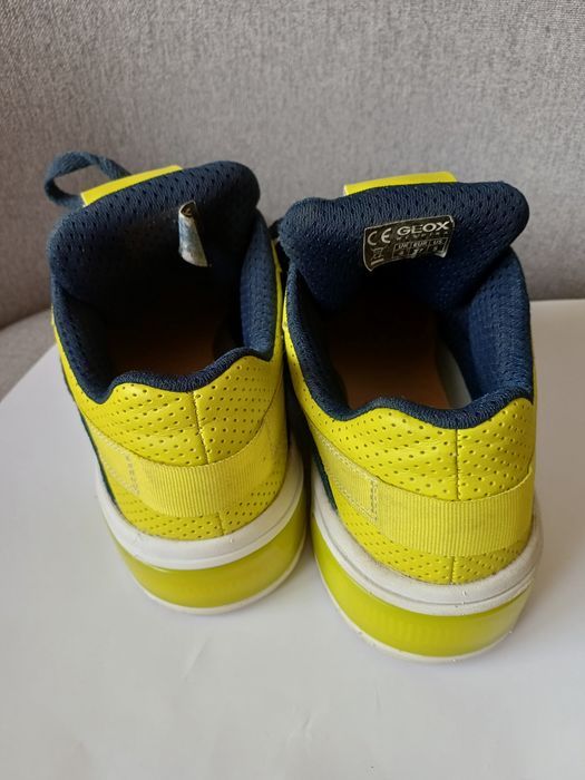 Светещи маратонки Geox