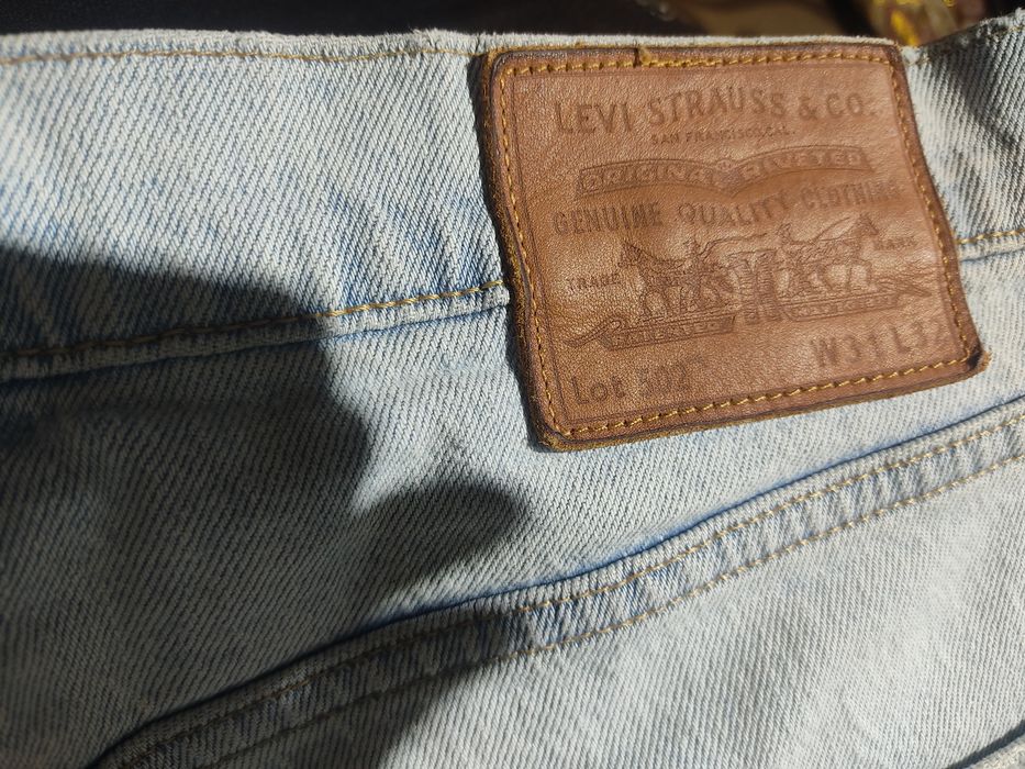 Продам 2 шорты мужские оригинал Levis и Pullbear