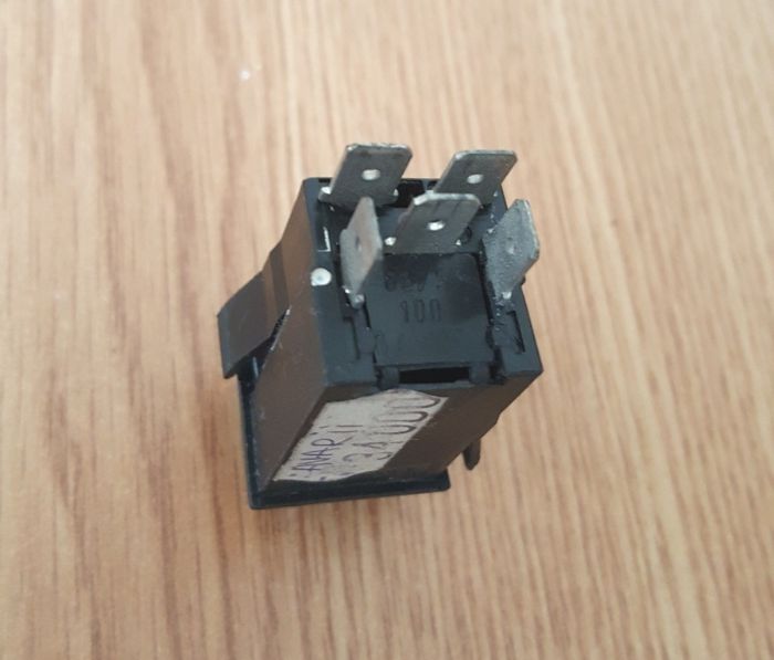Buton releu avarie auto cod 6375 100 nou