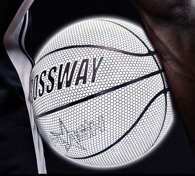 Баскетболна топка с холографна повърхност