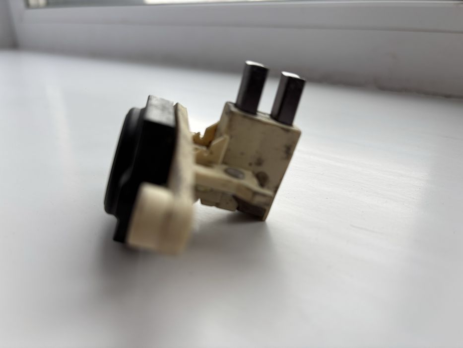 Продаю щетку на генератор