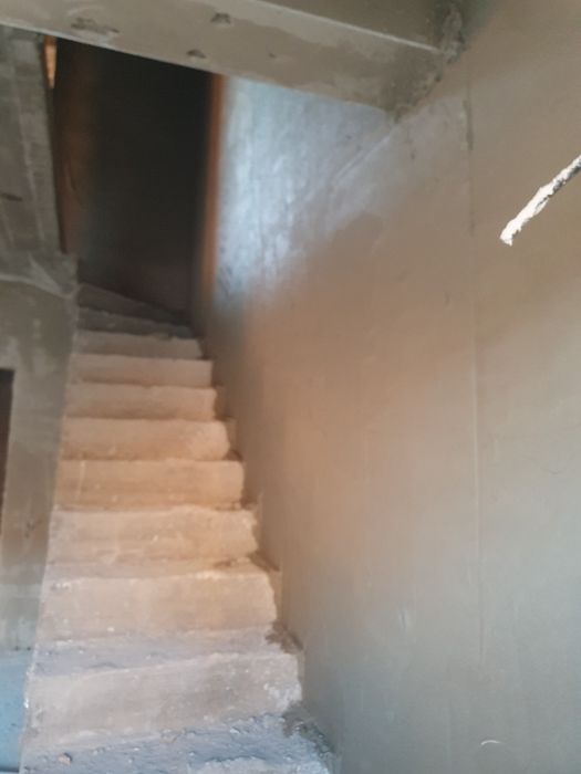 Executam tencuiala mecanizata , sape fluide de ipsos