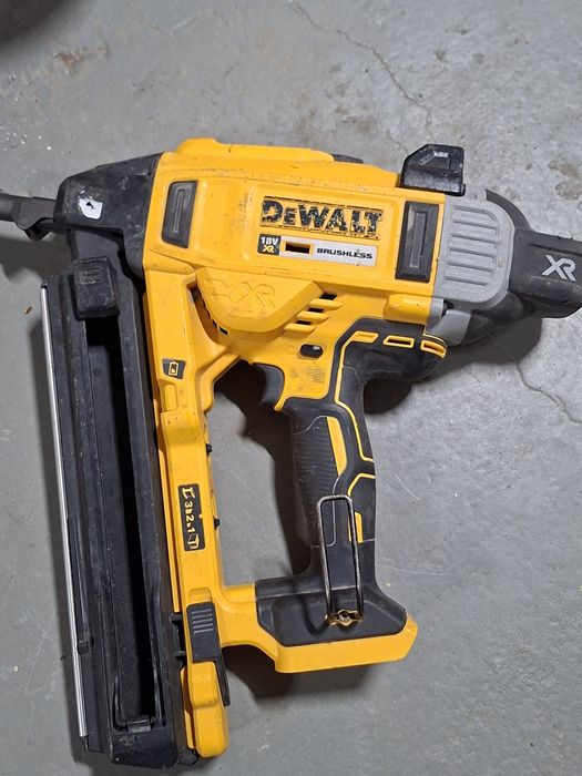 Pistol de cuie dewalt